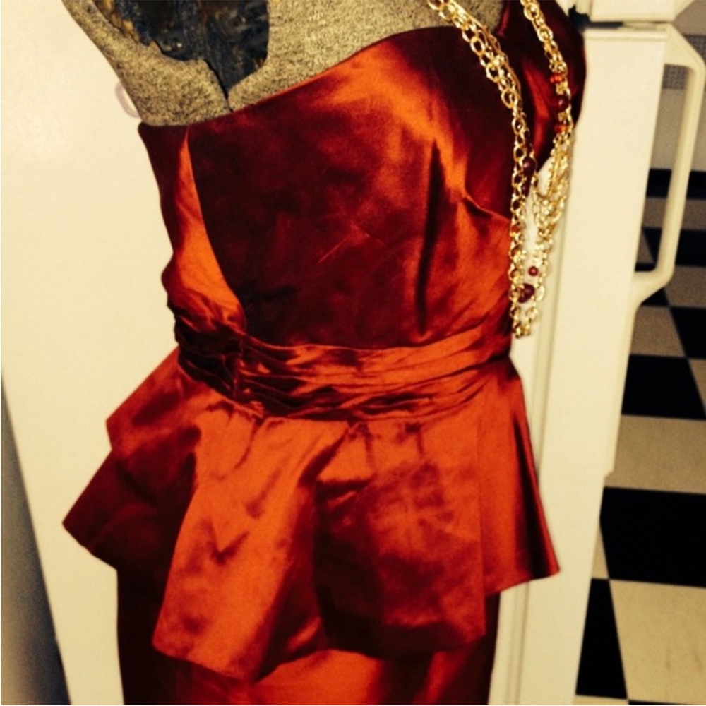 STUNNING PEPLUM SHEATH DRESS - Picture 2 of 4
